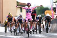 Giro d’Italia Women: Elisa Balsamo powers to hat-trick victory on stage 3 with searing uphill sprint