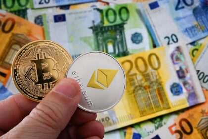 Bitcoin drops below ,000, despite Trump’s embrace