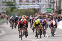 Quick decisions, a touch of shoulders, and a late-race bike change – How top sprinters fought through the chaotic last lap of the Copenhagen Sprint