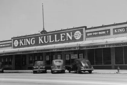 Can a 96-Year-Old Independent Grocery Chain Survive the Era of Mega-Mergers? Its New President Thinks So