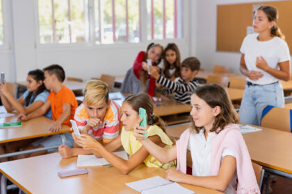 Poland wants to ban phones and smartwatches in schools