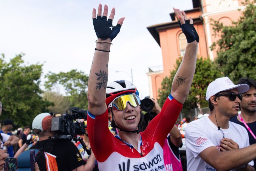 ‘The UCI is simply not responding, no one is answering the phone’ – SD Worx-Protime ‘brushed off’ over Lorena Wiebes disqualification