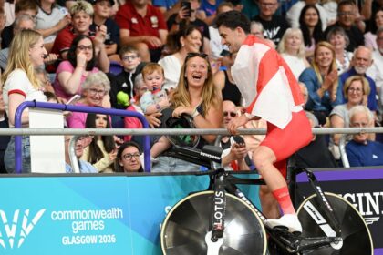 ‘I’ve got a gold medal and then a massive splinter to put next to it’ – Commonwealth Games gold medallist reveals bizarre bum injury
